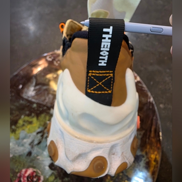 Nike Men's THEIOTH Tan and Black Sneakers - Picture 16 of 17